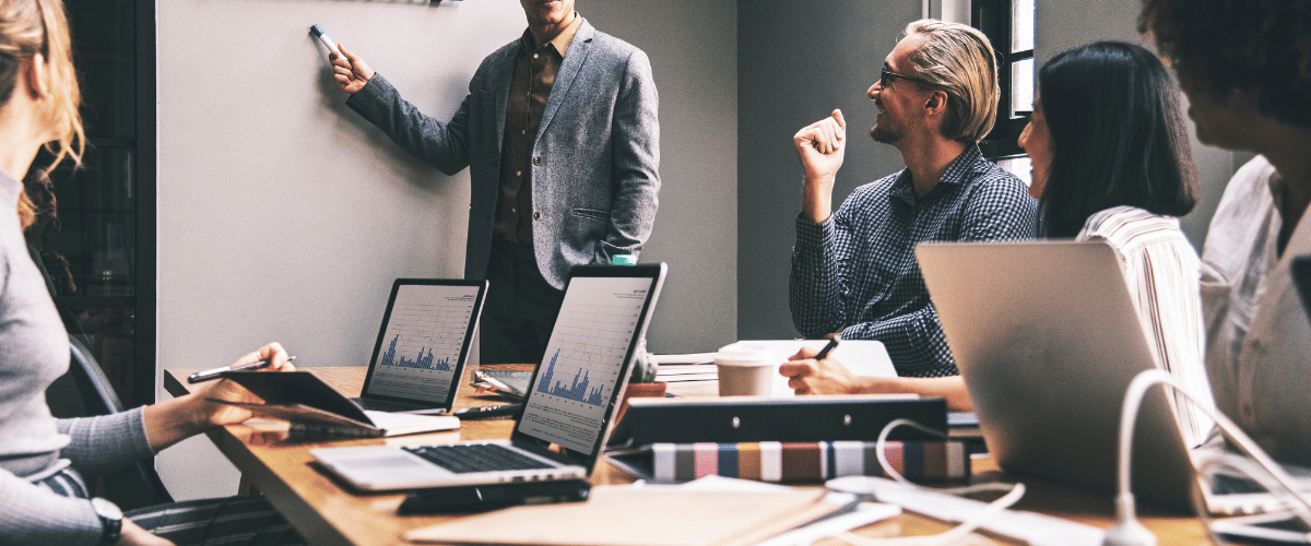 how-to-set-call-center-smart-goals-with-examples-us-scorebuddyqa-hero