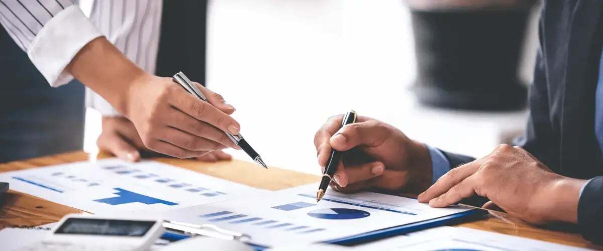 reviewing contact center performance reports